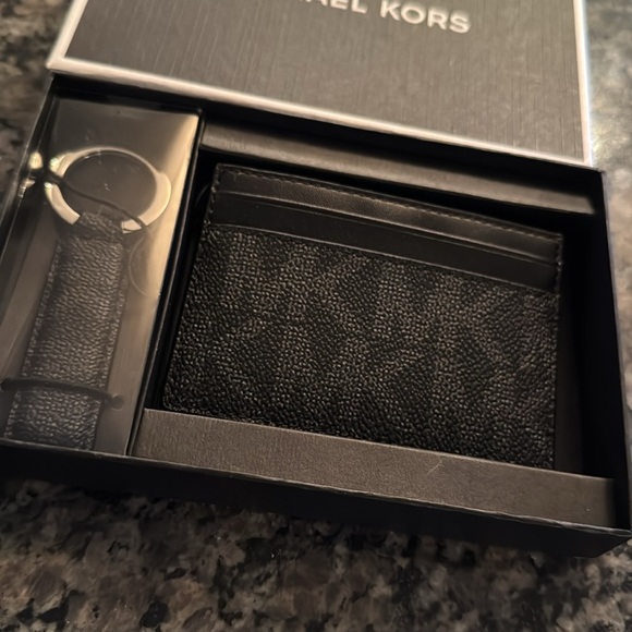 Michael Kors keychain and card holder NWT - Picture 2 of 6